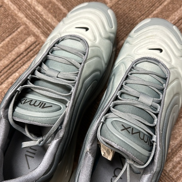Nike Air Max 720 - Picture 3 of 9
